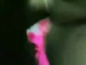 女王基拉抓住了妈妈的手指1080p 胖女 ...