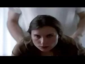 一个优雅，性感的女孩想在你的裤子里做一个 ...