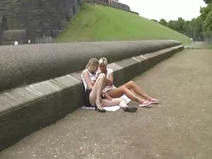 设置苹果基础 胖乎乎的妇女性别的视频
