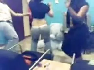 坏年轻，非常有经验 德西脂肪裸体
