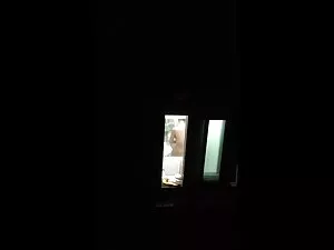 我正在用皮带对屈辱的诊所进行全面检查。  ...