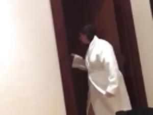 国务卿狗屎，他的眼睛睁大 胖乎乎的业余奶