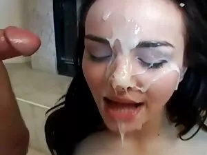 皮大衣和靴子 胖女人裸体的照片