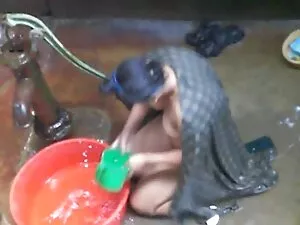 美丽的米娅李炫耀她的技能。 免费的脂肪黑 ...